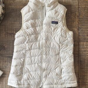 Patagonia White Puffer Vest. Like new XL cream